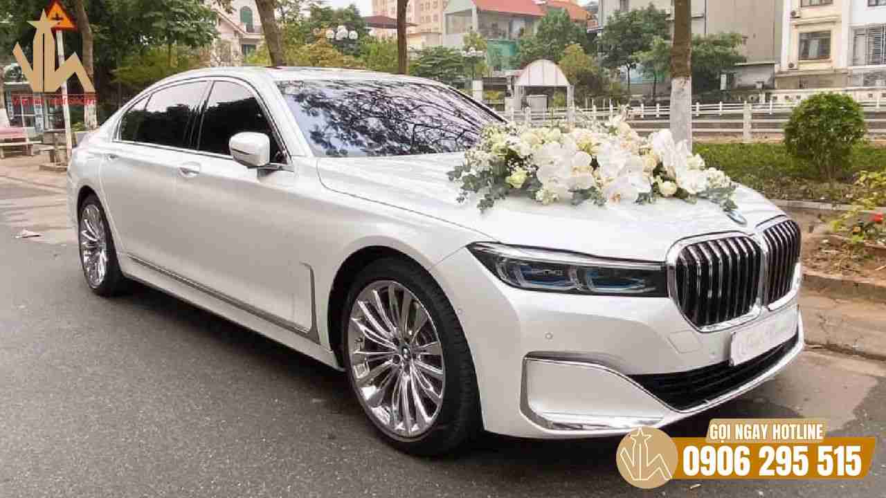 Xe hoa BMW được trang trí hiện đại