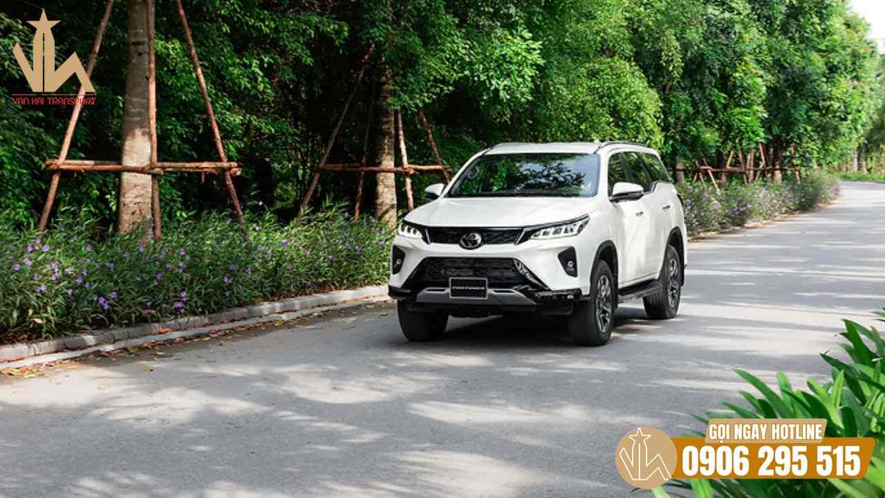 Thuê xe 7 chỗ Toyota Fortuner đi sân bay với giá phải chăng