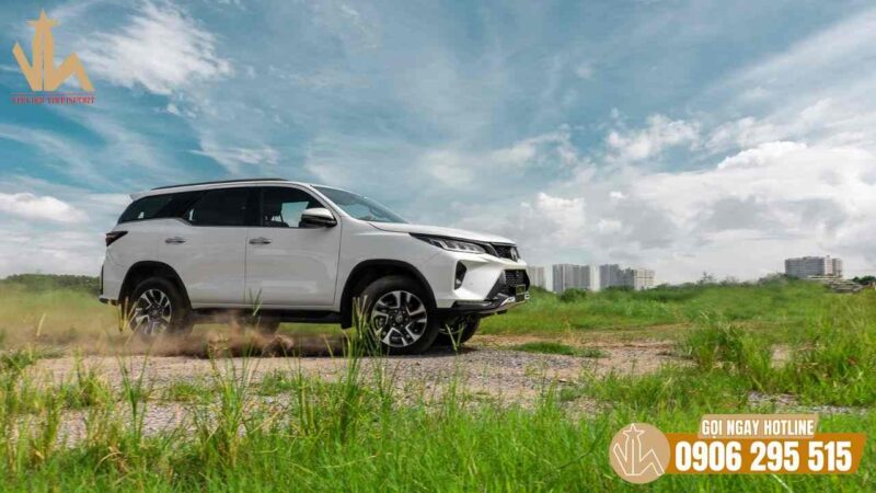 Cho thuê xe 7 chỗ Toyota Fortuner theo tháng