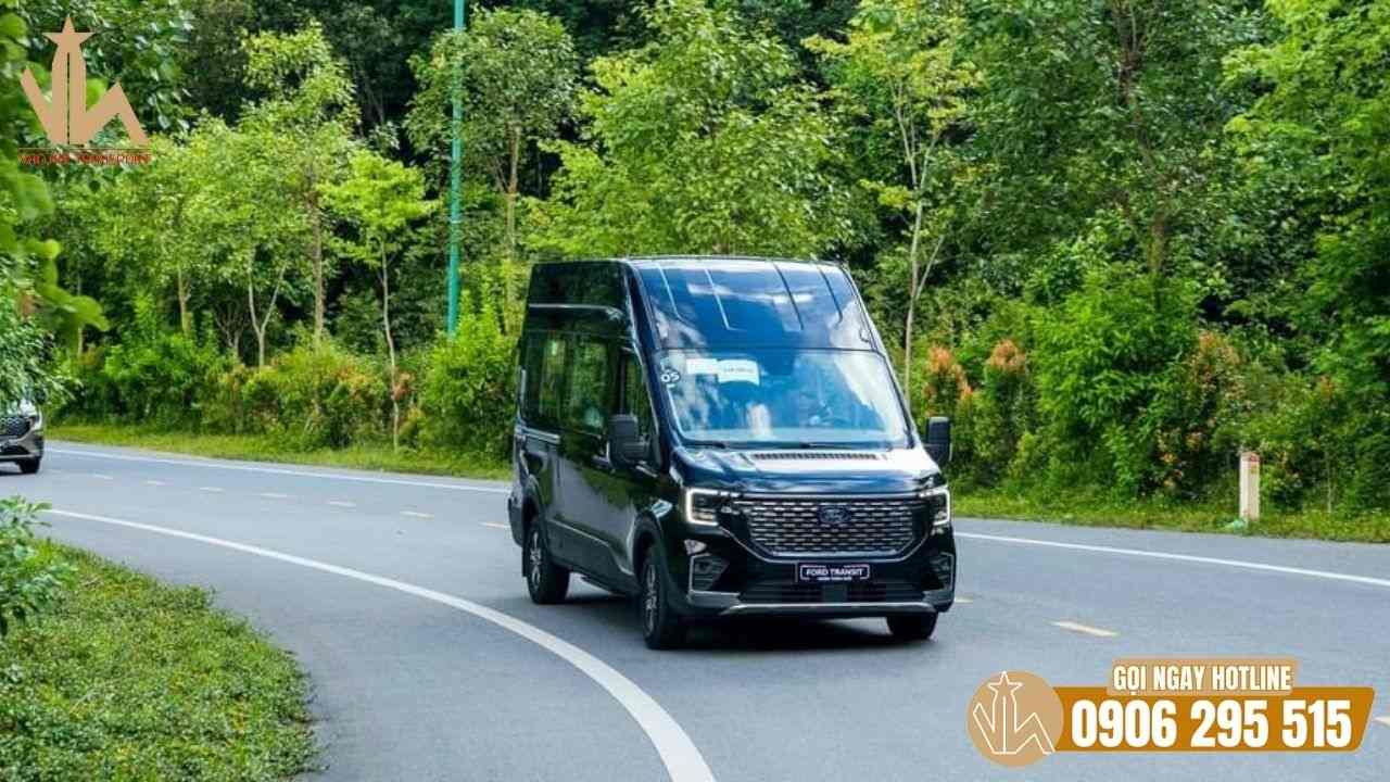 Hành trình thoải mái với dịch vụ thuê xe 16 chỗ Transit Premium