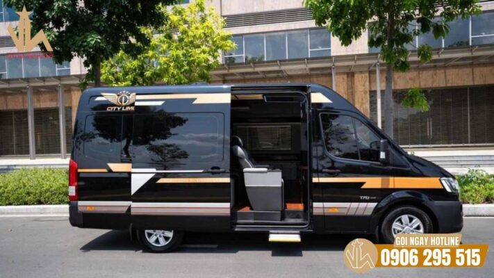 Dcar Limousine 12 chỗ, sang trọng, hành trình thoải mái