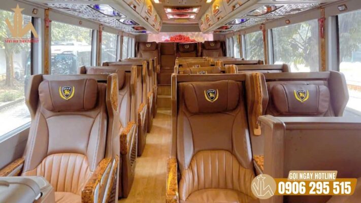 Không gian Limousine 19 chỗ rộng rãi
