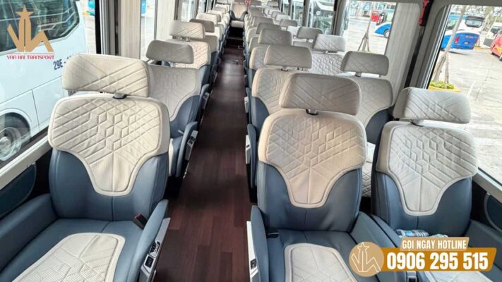 Limousine 31 chỗ rộng rãi, phù hợp tour