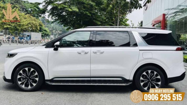 Xe 7 chỗ hiện đại phục vụ chuyến du lịch gia đình an toàn