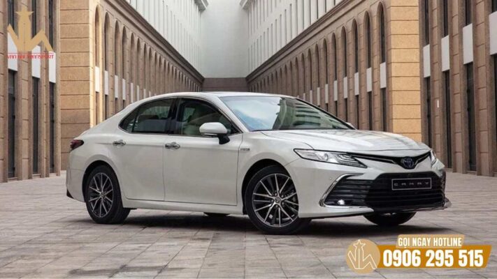 Xe sedan phù hợp đưa đón đối tác trong các cuộc gặp Xe sedan sang trọng phù hợp đưa đón đối tác
